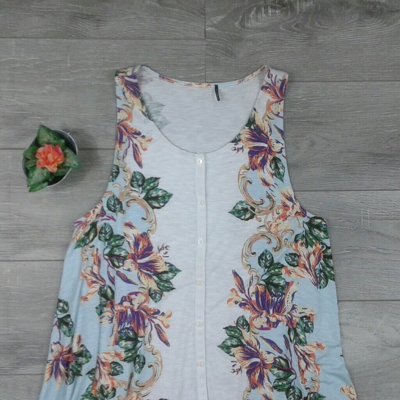 Anthropologie | sleeveless button down-shirt - Picture 2 of 8